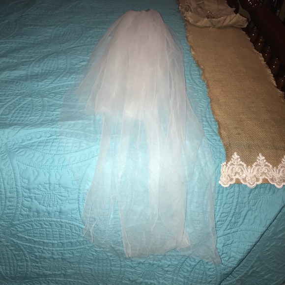 New beautiful 2 Tier bridal veil - Picture 7 of 8